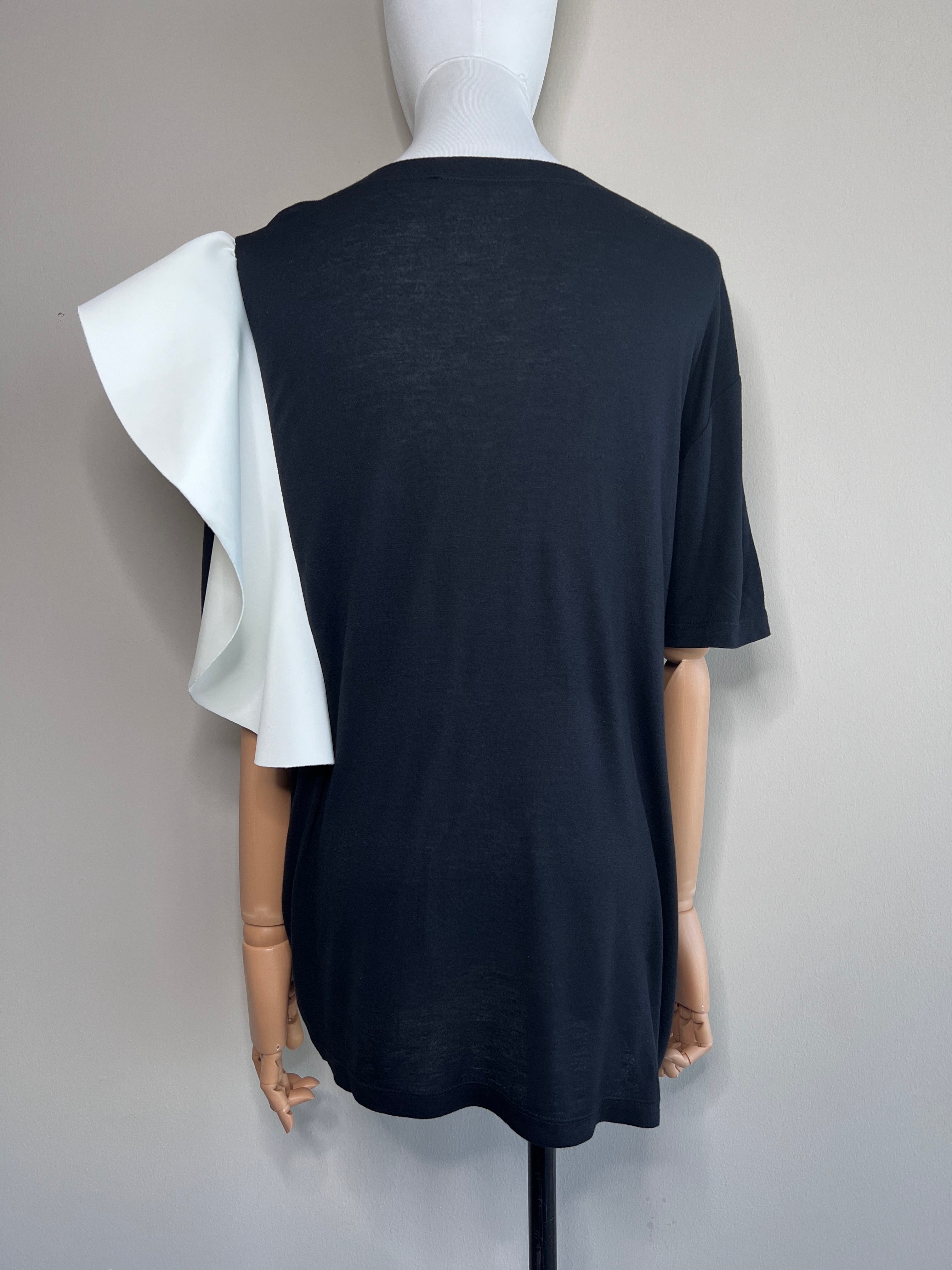Plain black t-shirt with white ruffled design on shoulder - AMEN