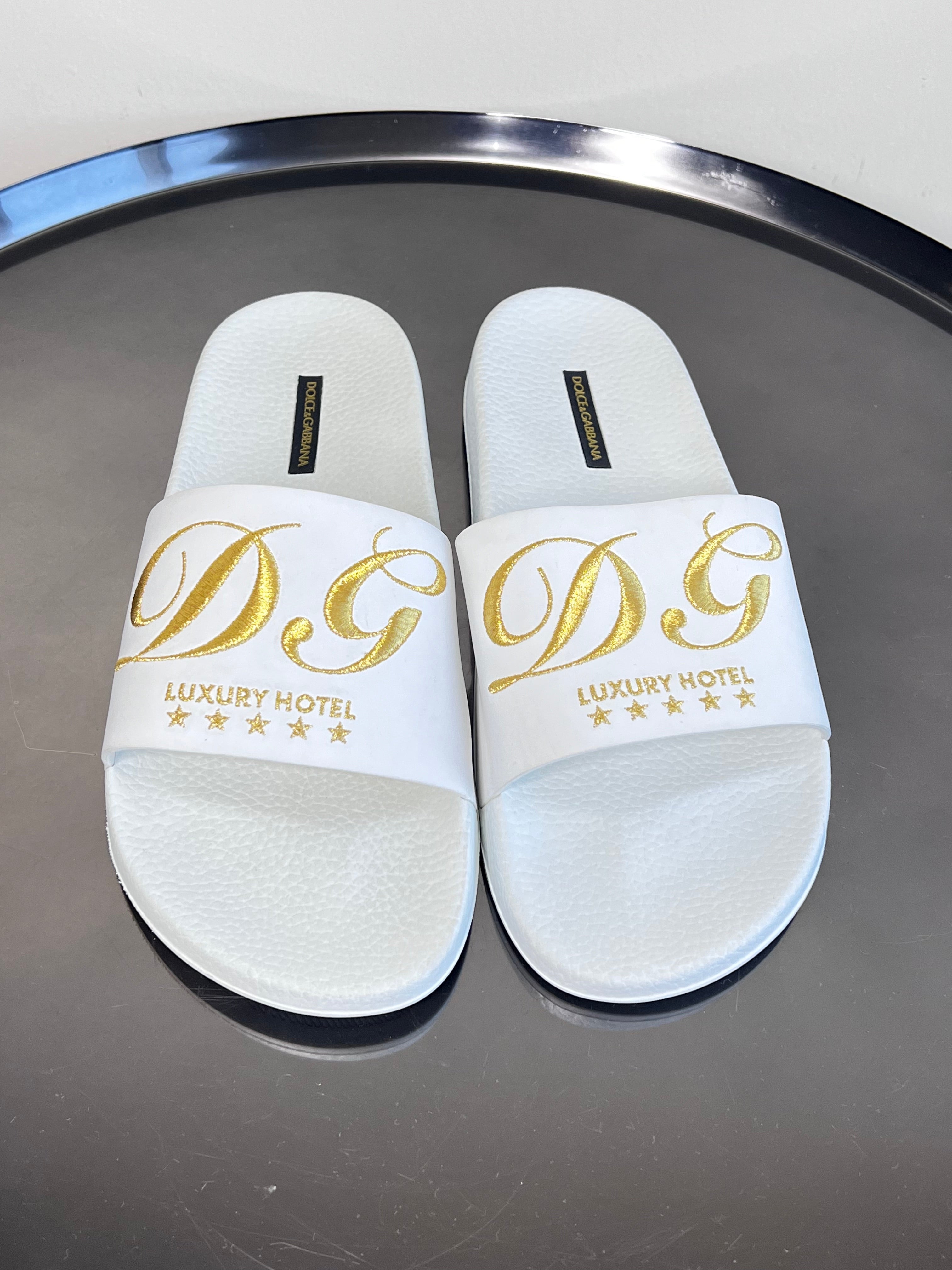 Brand New ! White slides with gold embroied logo - Dolce and gabbana