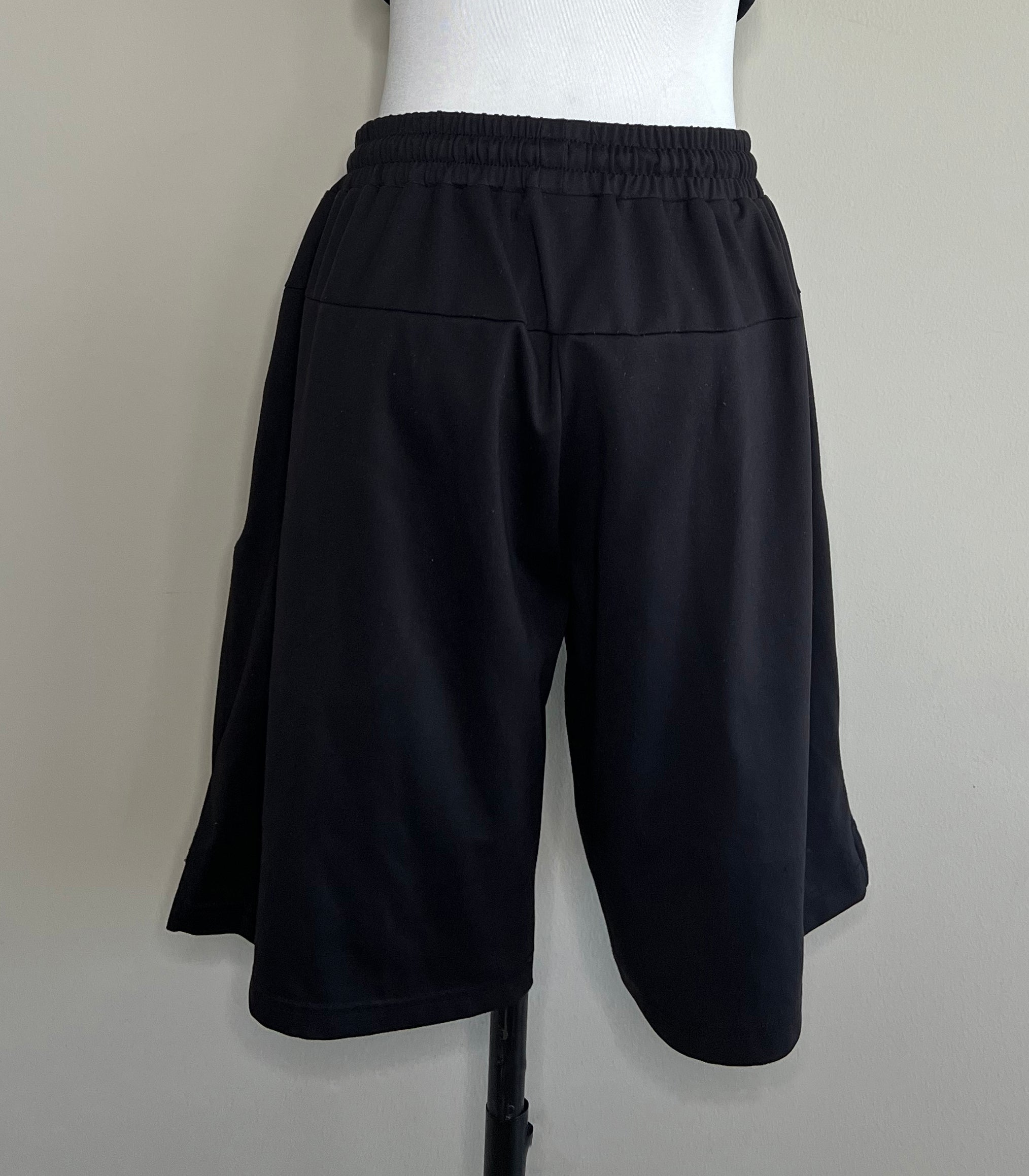 Black Jersey Shorts for men - THE GIVING MOVEMENT