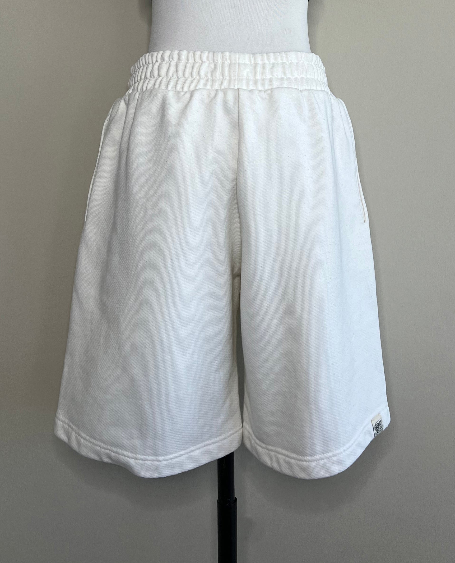 White lounge shorts - THE GIVING MOVEMENT