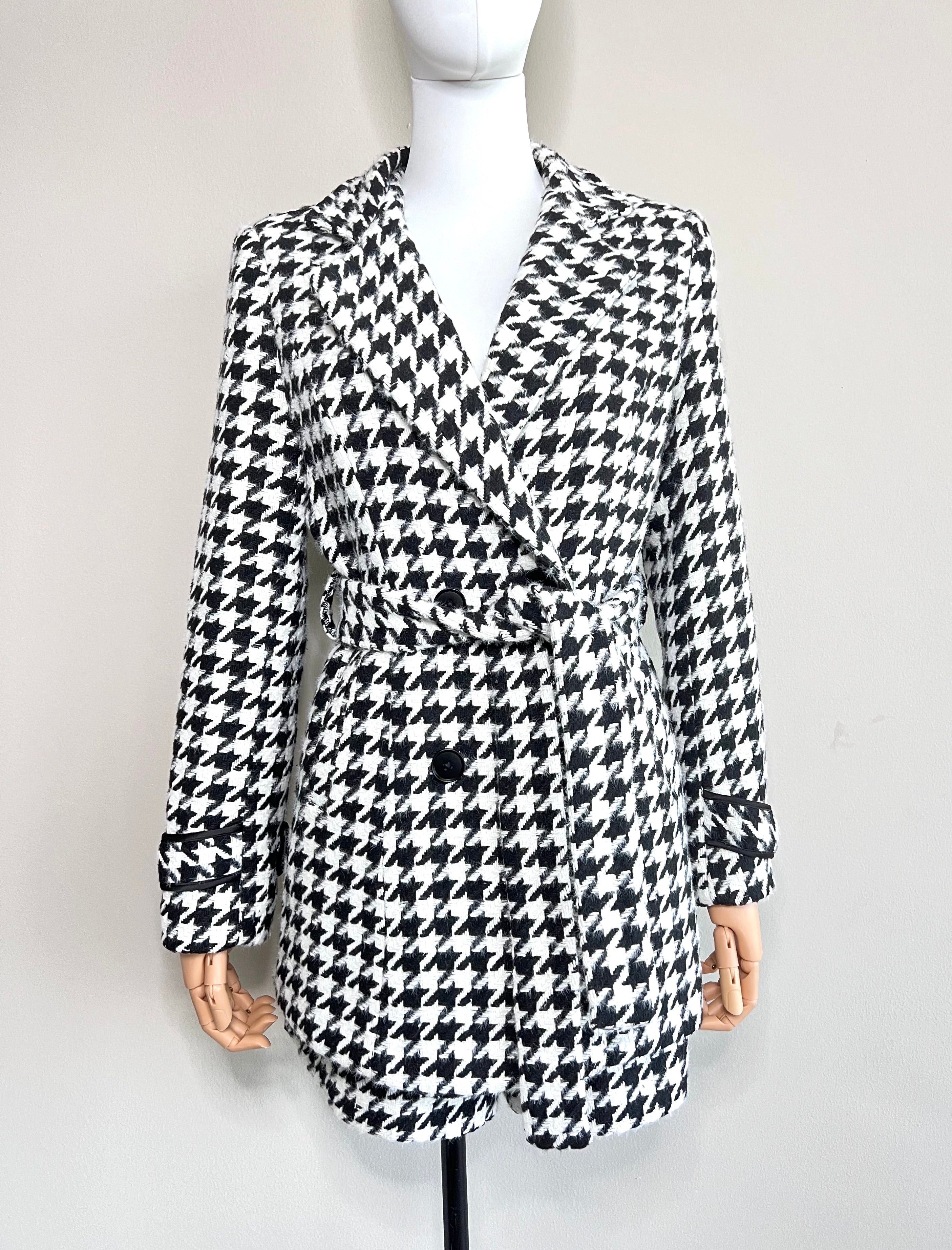 A set of houndstooth double button print suit & shorts