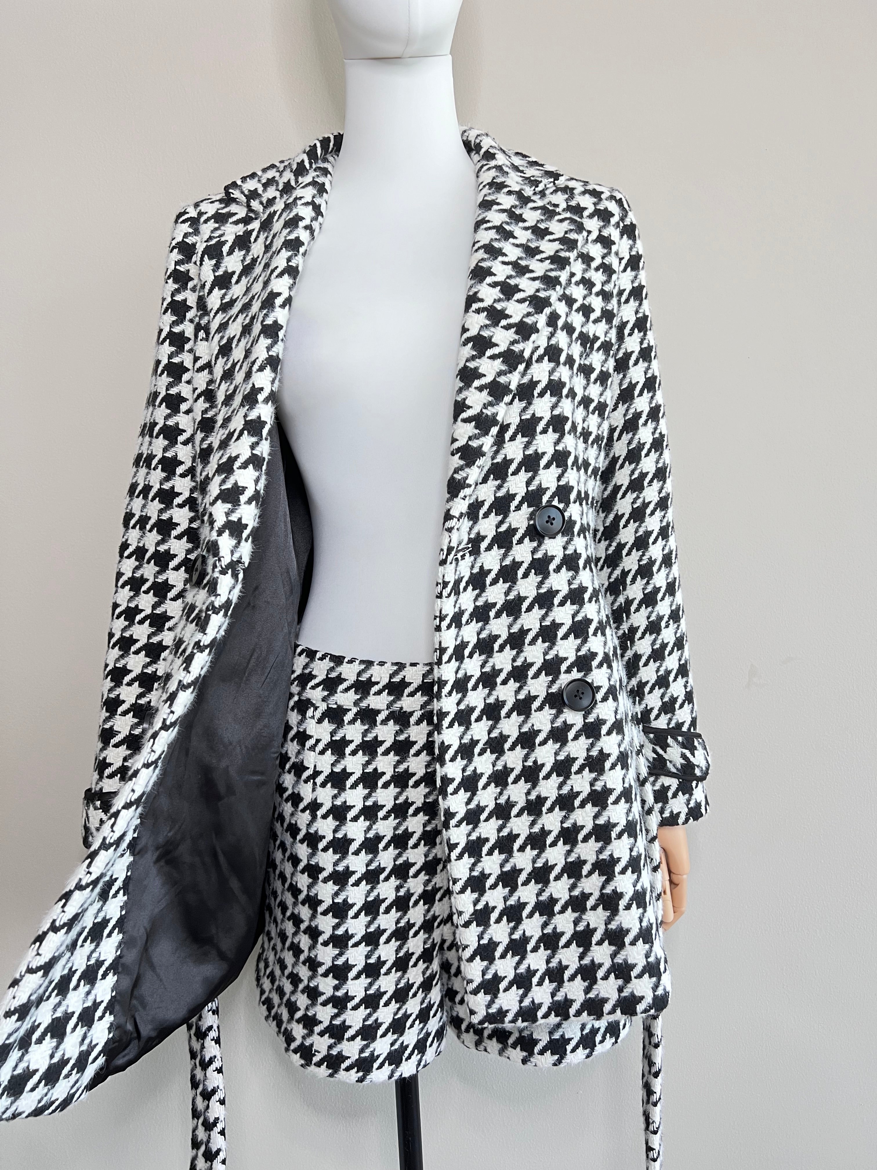 A set of houndstooth double button print suit & shorts