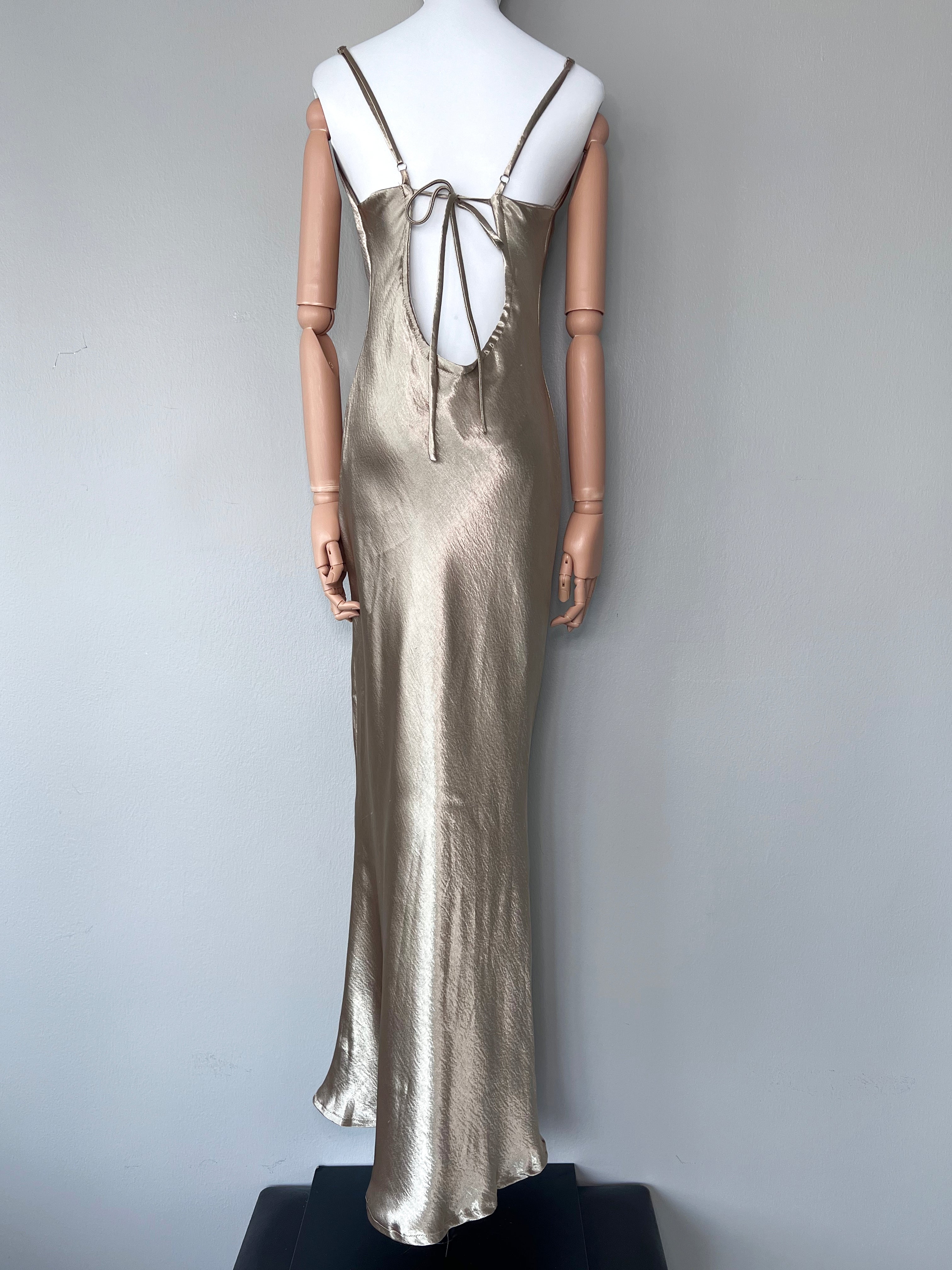 Brand new full-length khaki gold slip-on dress with open back. - CHIC LE FRIQUE