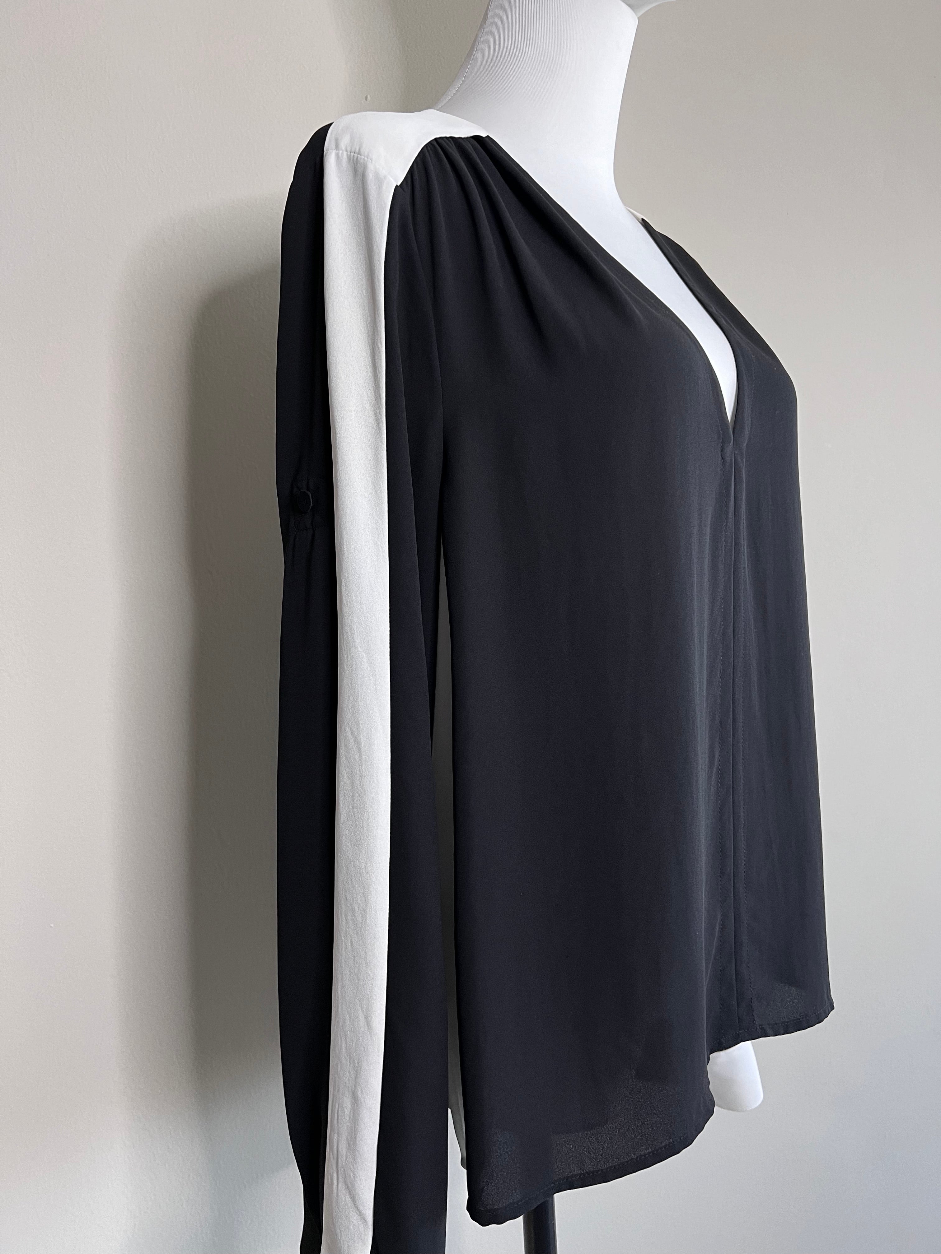 Black alaine blouse with white line - BCBGMAXAZRIA