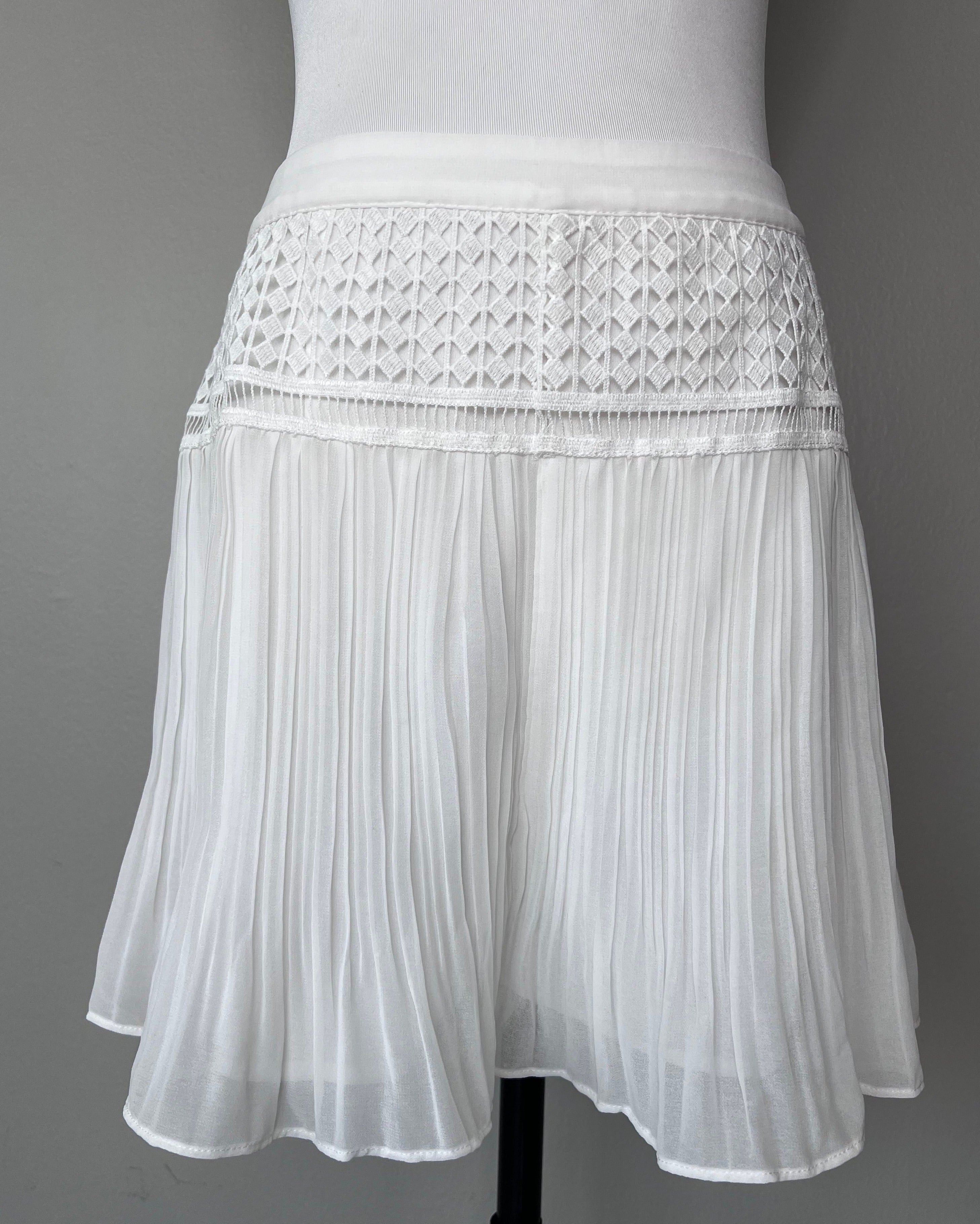 White pleated mini shorts - ALI & JAY