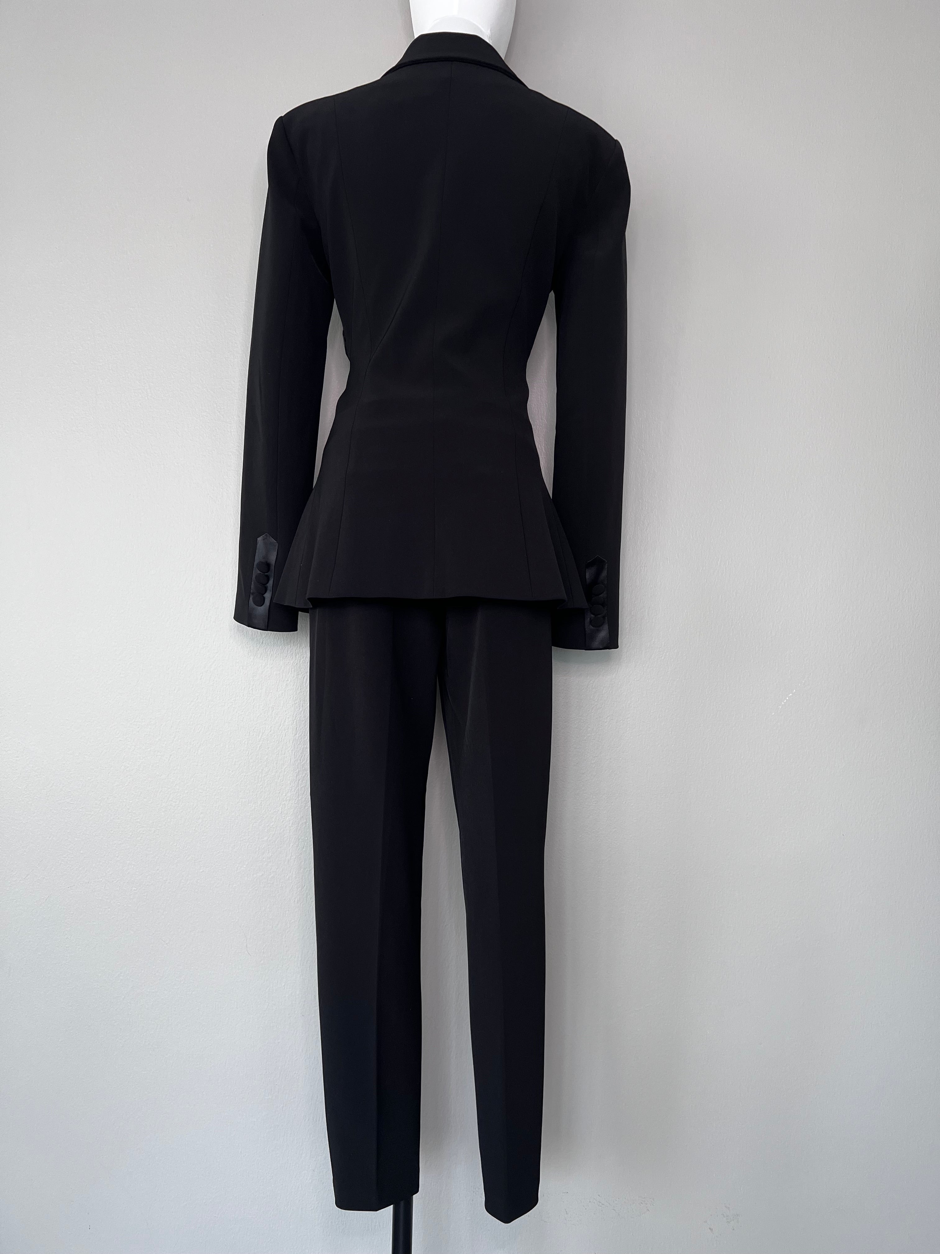 Black suit set with satin bow detail in the middle - GLAMODA