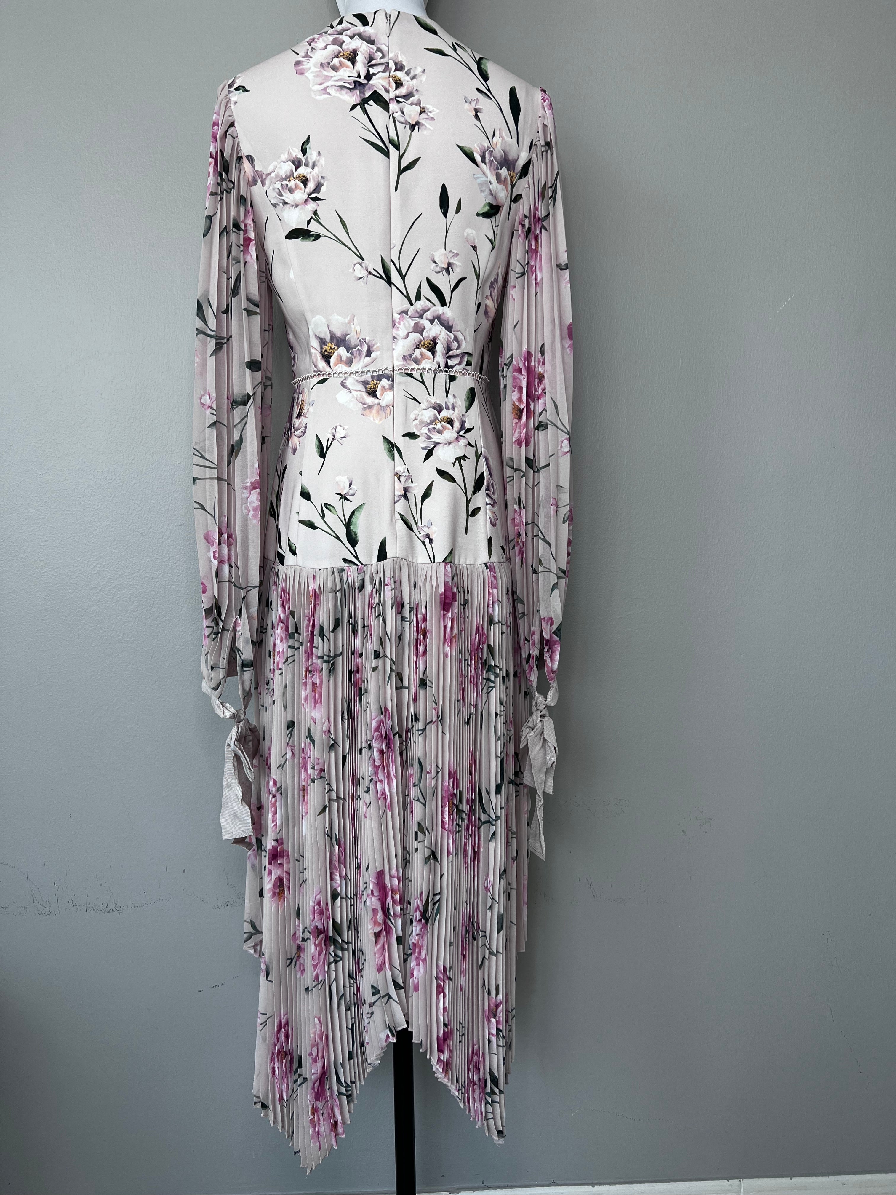 White floral long sleeve flowy maxi dress - KEEPSAKE