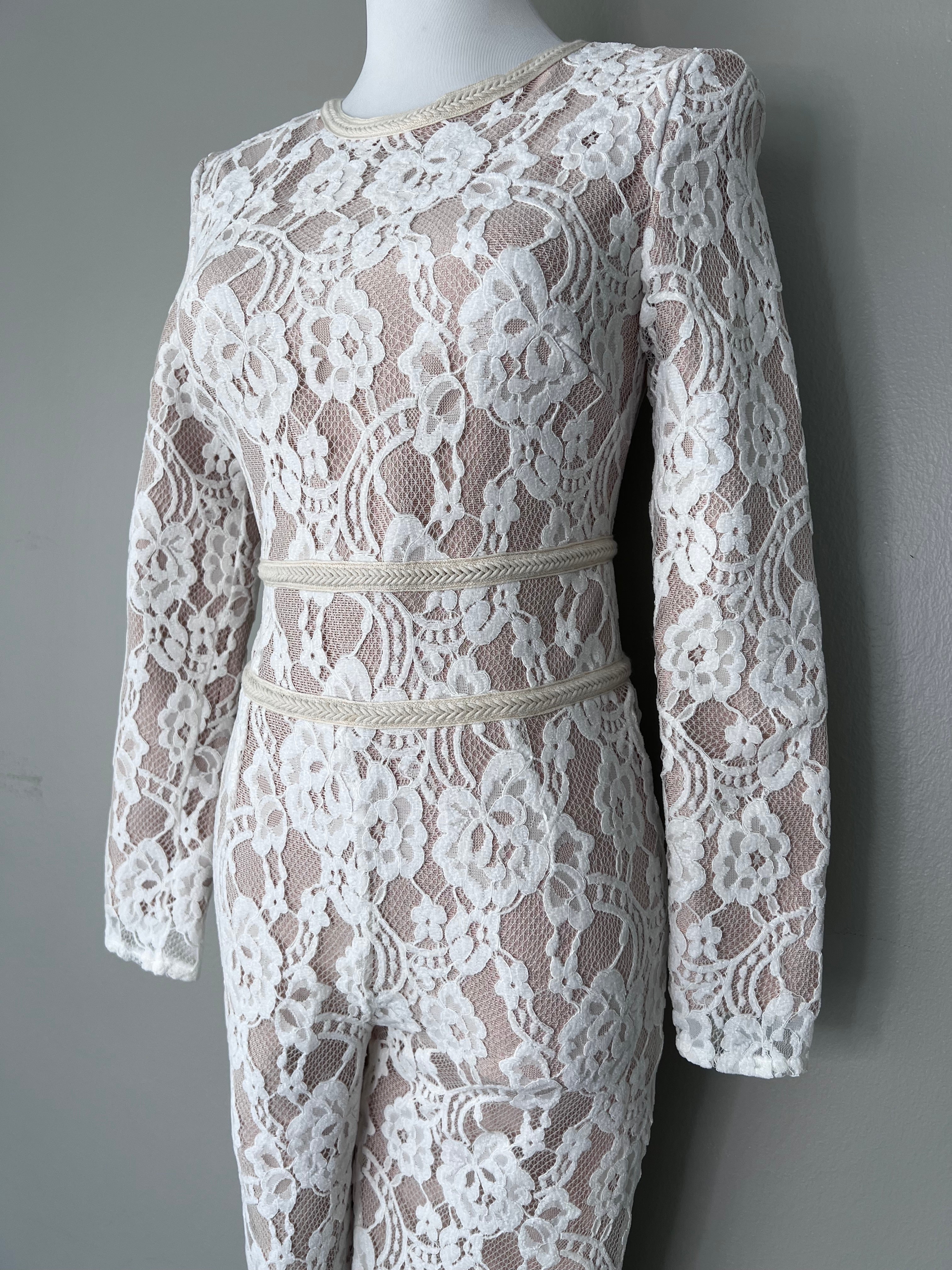 Nude jumpsuit with white lace patterns - 