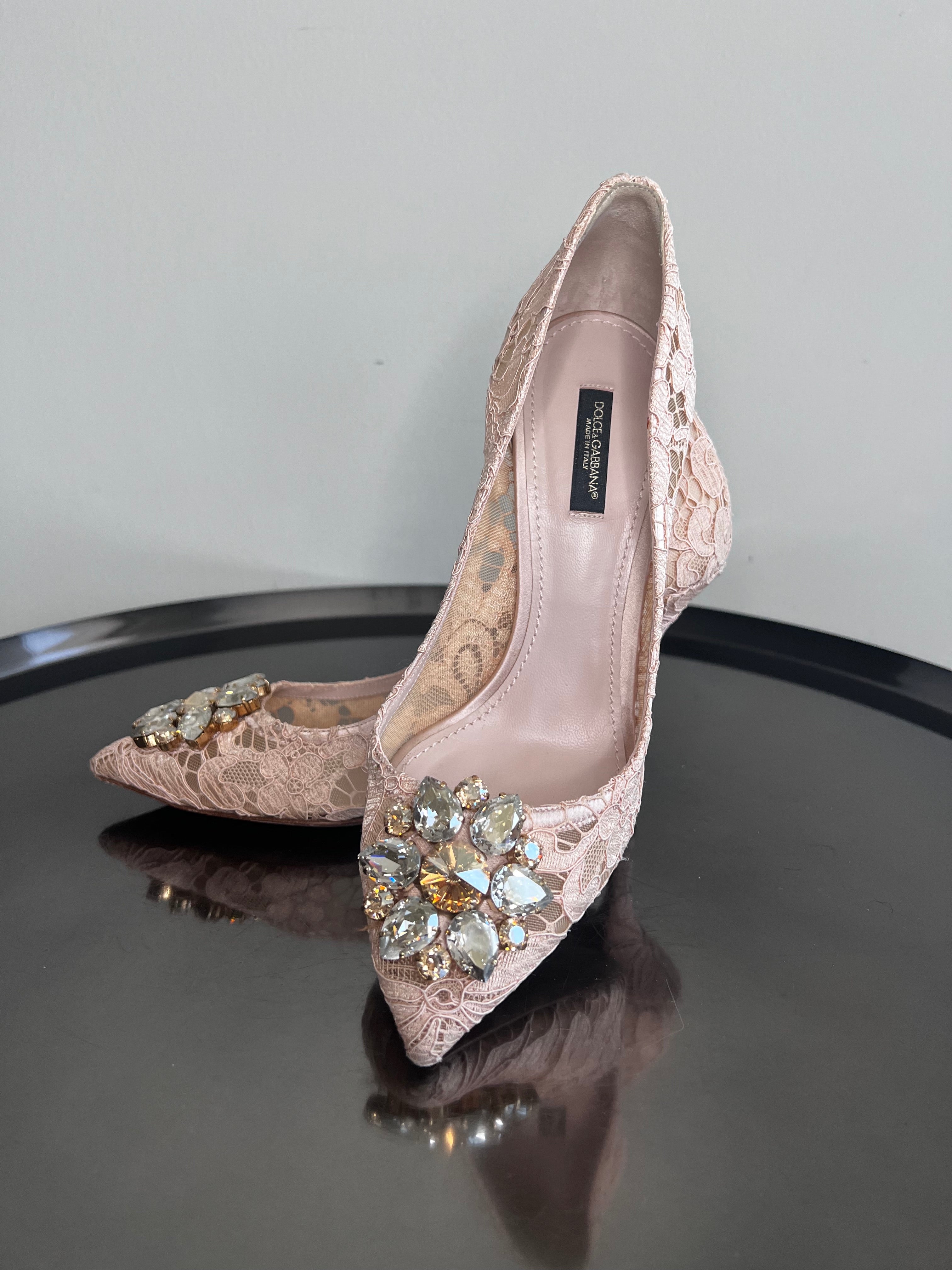 Peach Pink Lace Bellucci Pumps - Dolce & Gabbana