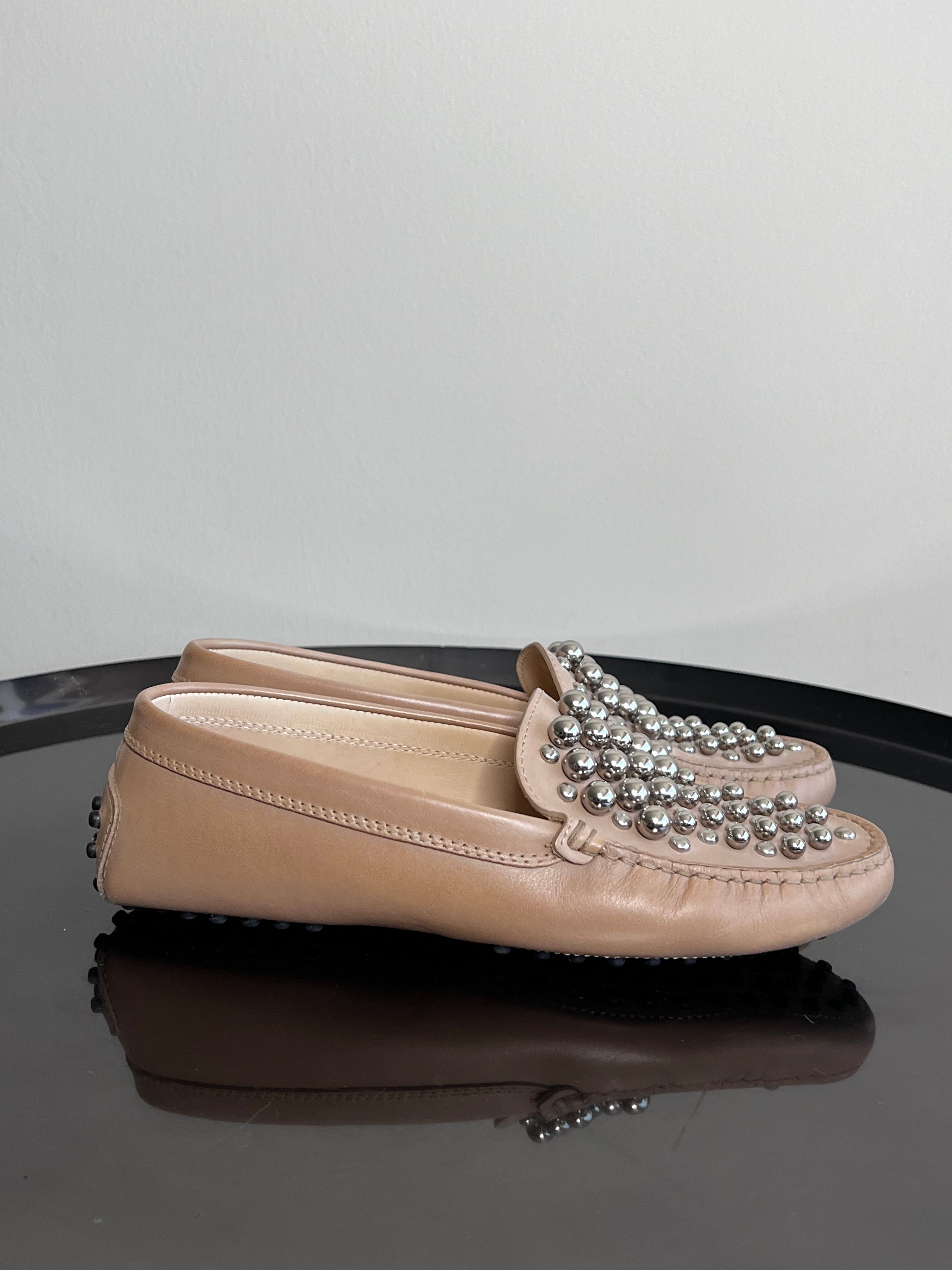Blush Beige beaded leather gommini loafer - TODS