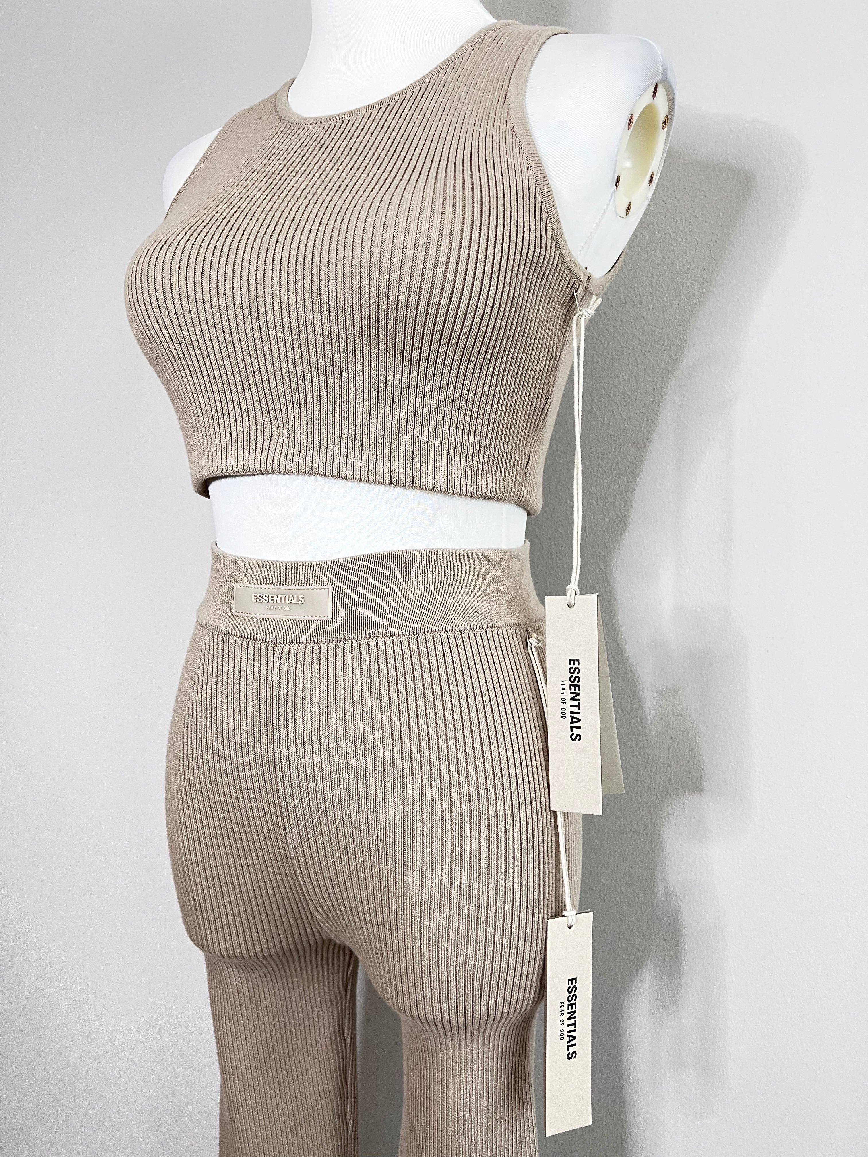A set of knit elastic waistband with logo patch at front sports ribbed pants and sleevless crop in seal nude color - FEAR OF GOD ESSENTIALS