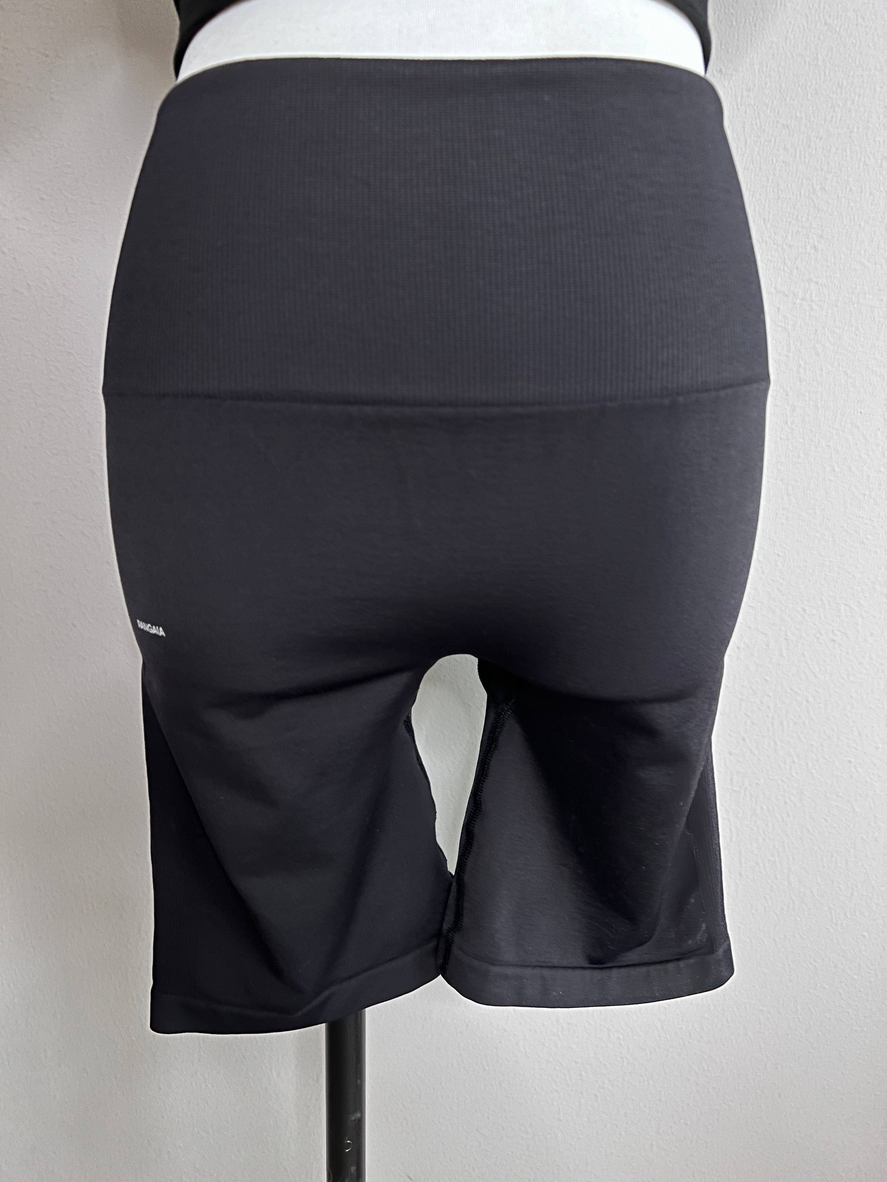 Black yoga stretchable shorts - PANGAIA