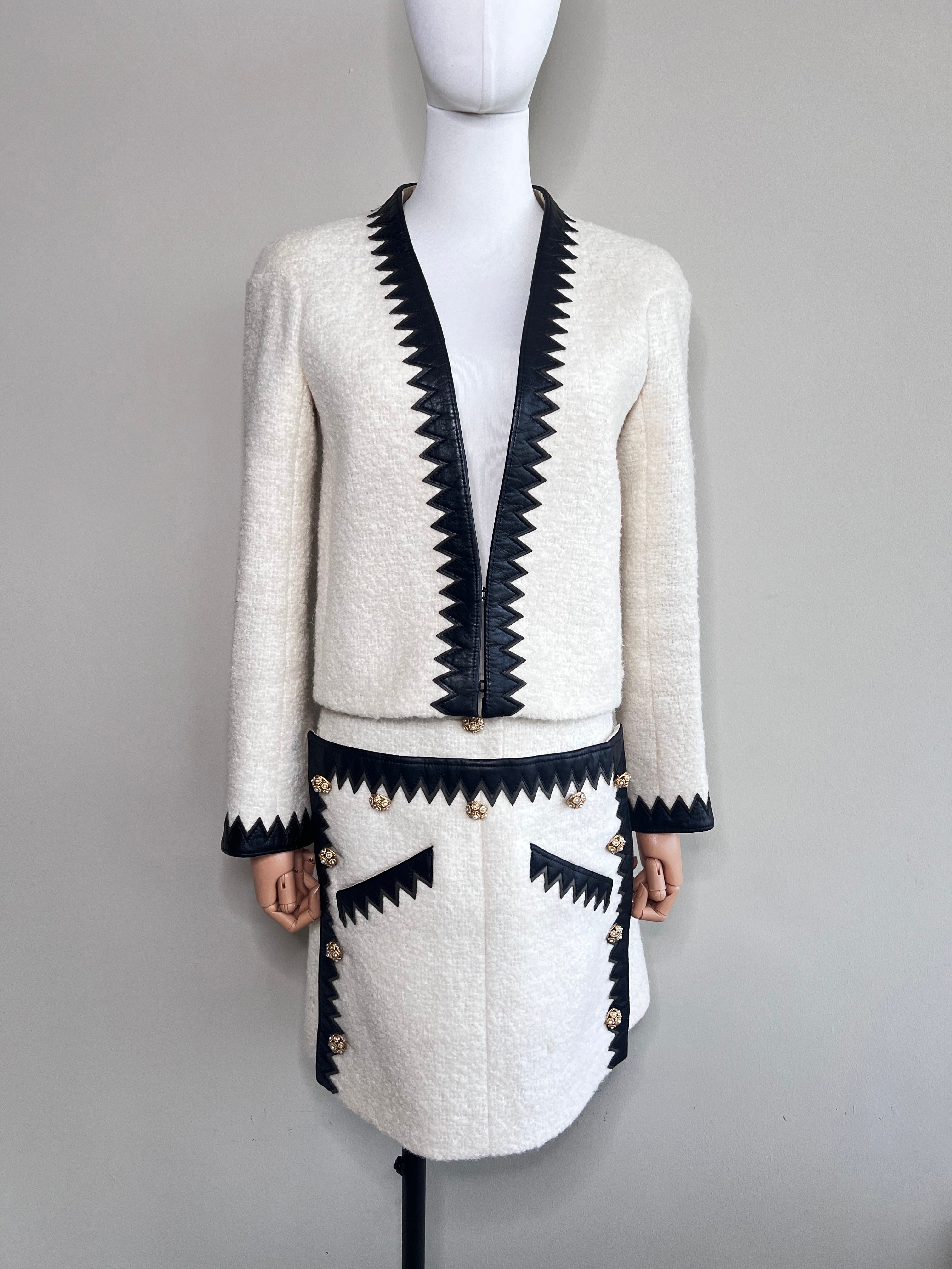 A set of offwhite wool mohair longsleeve and skirt - CHANEL