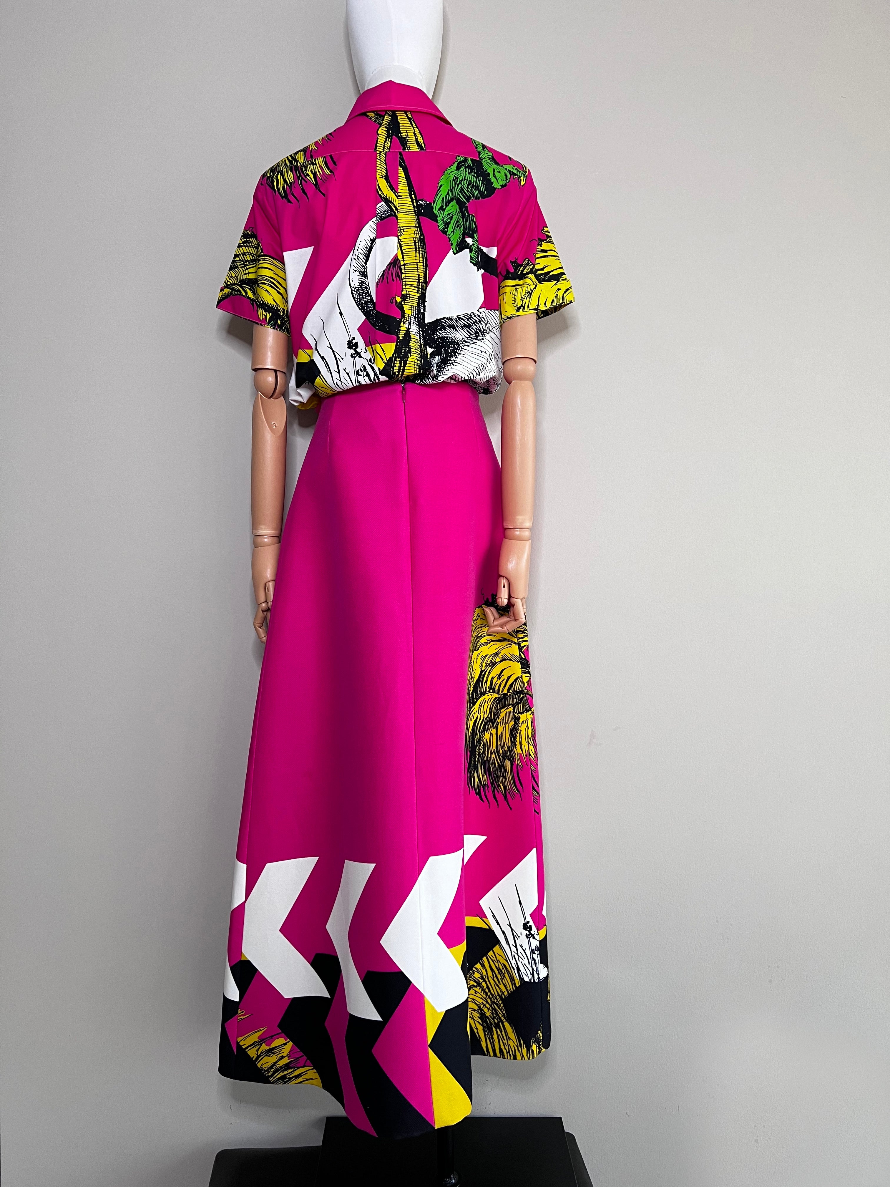 A set of Short-Sleeved Blouse & midi Skirt Pink Cotton Poplin with Multicolor D-Tiger Pop Motif - CHRISTIAN DIOR