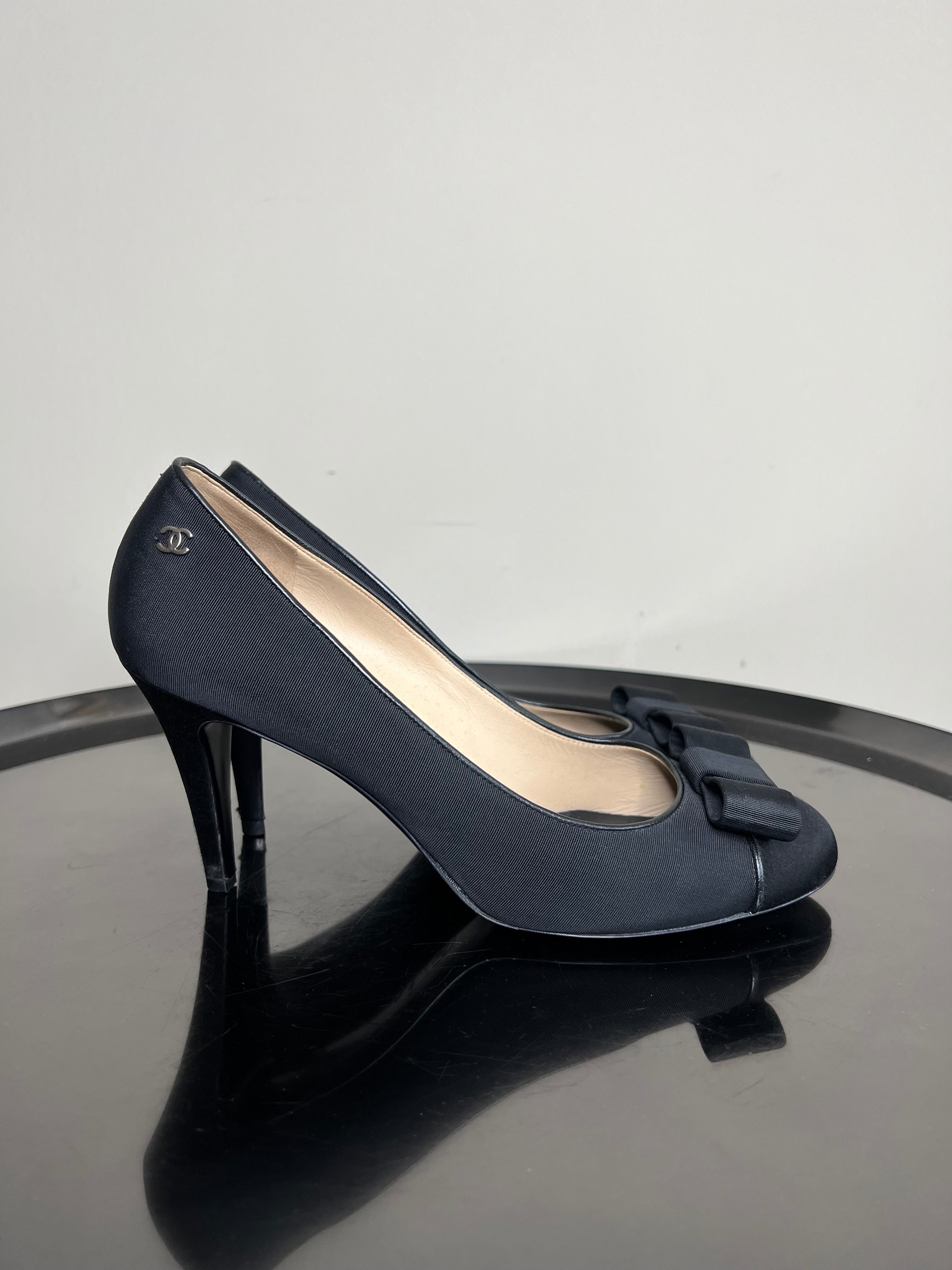 Black Fabric and Satin CC Bow Cap Toe Pumps - CHANEL