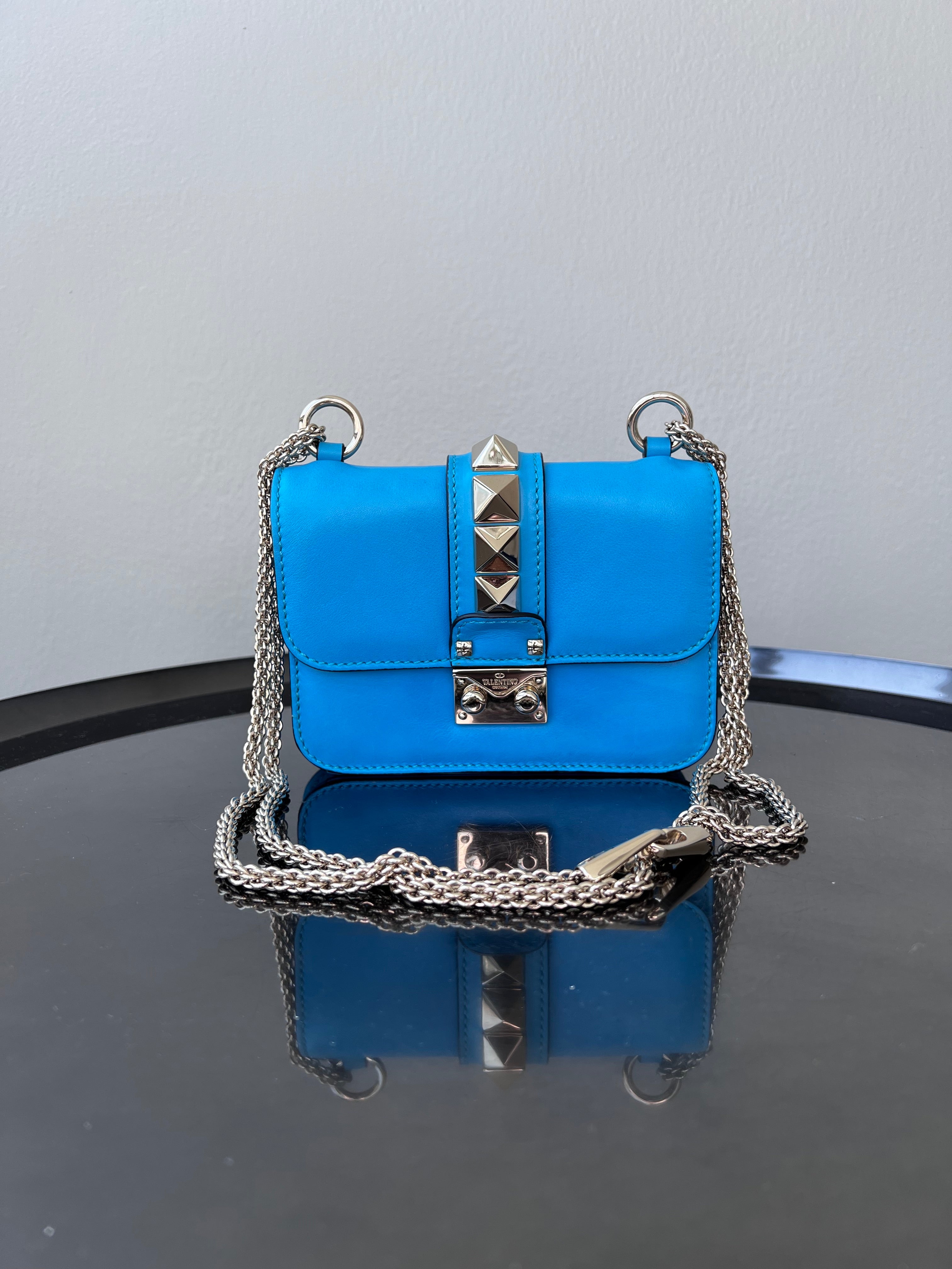 Blue leather medium rock stud glam lock flap bag - VALENTINO