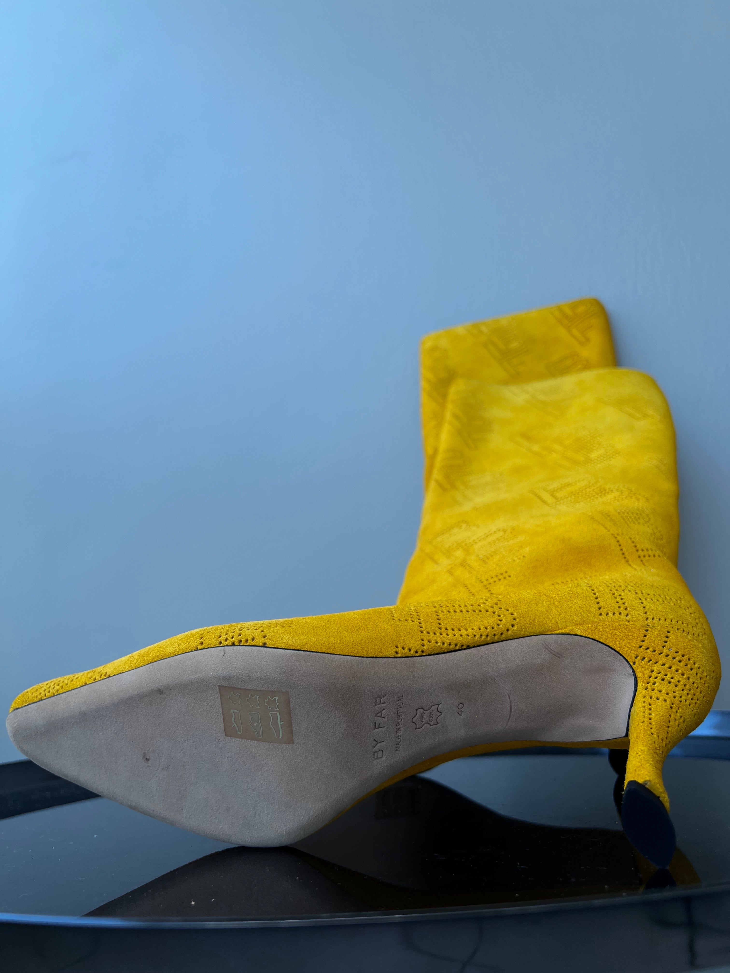 Yellow pointed-toe velvet knee-high boots - BY FAR