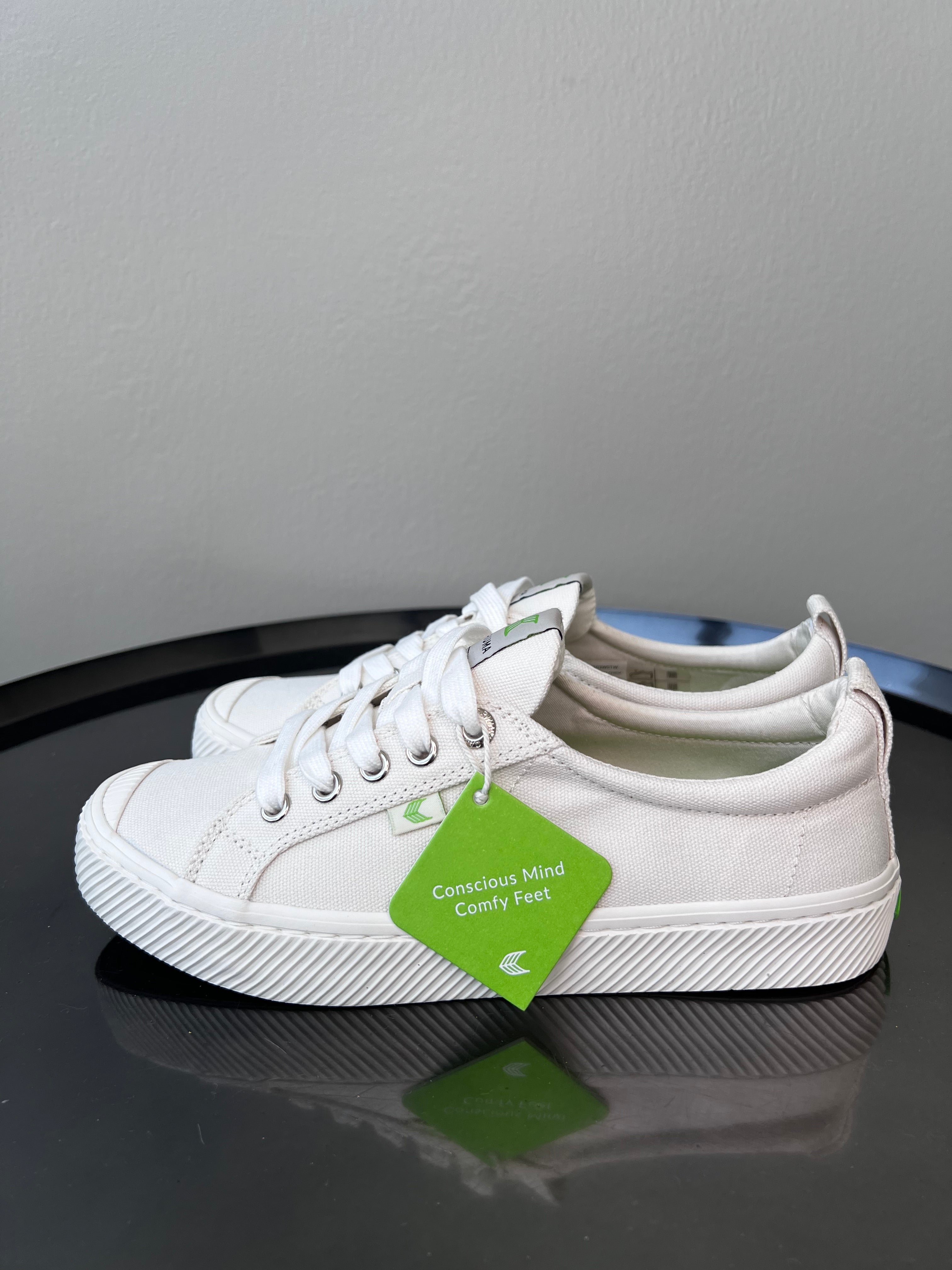 Low white canvas sneakers - CARIUMA