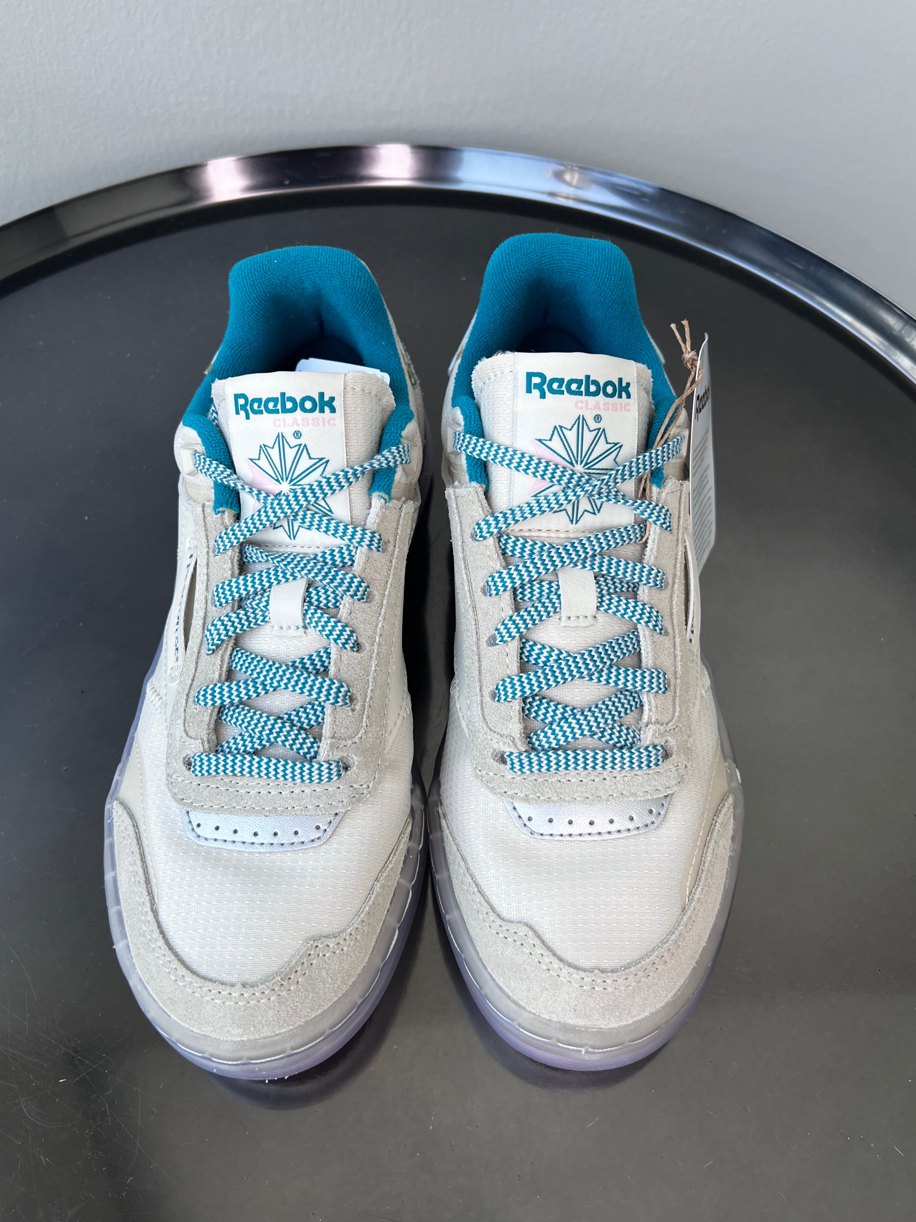 Cream and turquoise tennis shoes - REEBOK
